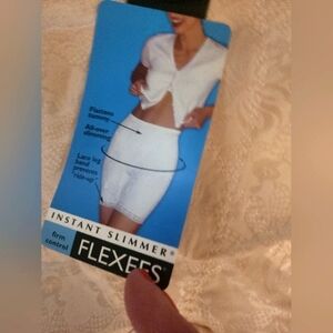 Flexees Shapewear firm support & tummy control size small in Nude NEW W/TAGS